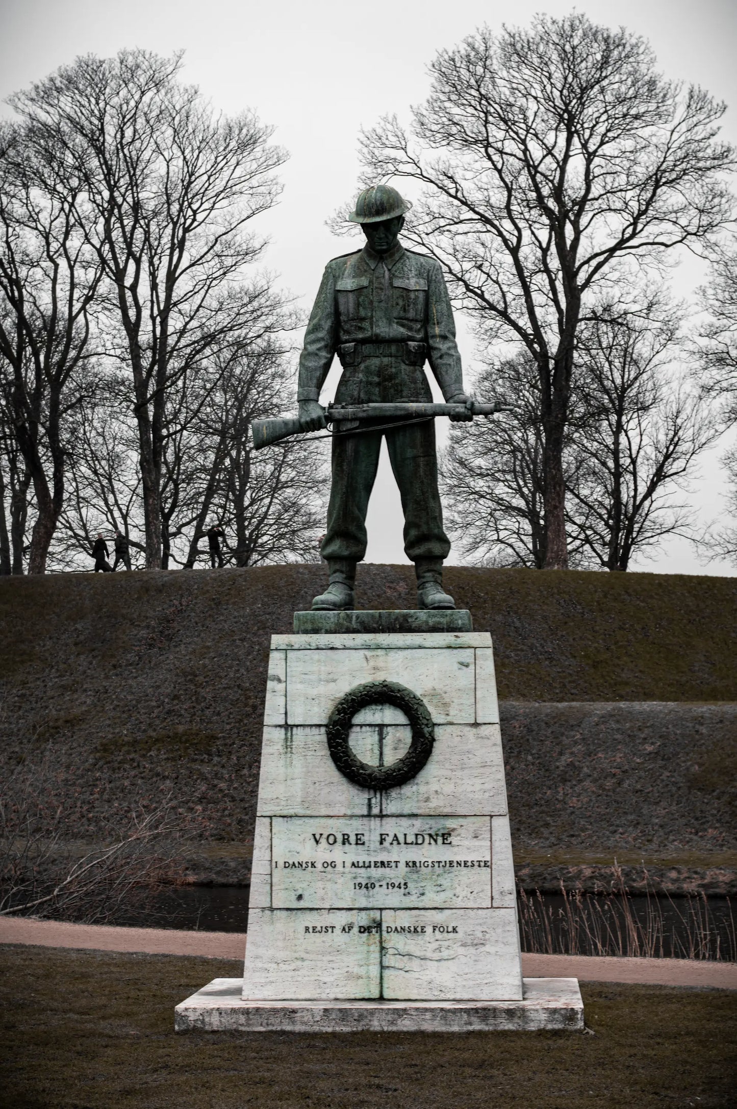 Fotoplakat af mindestatue