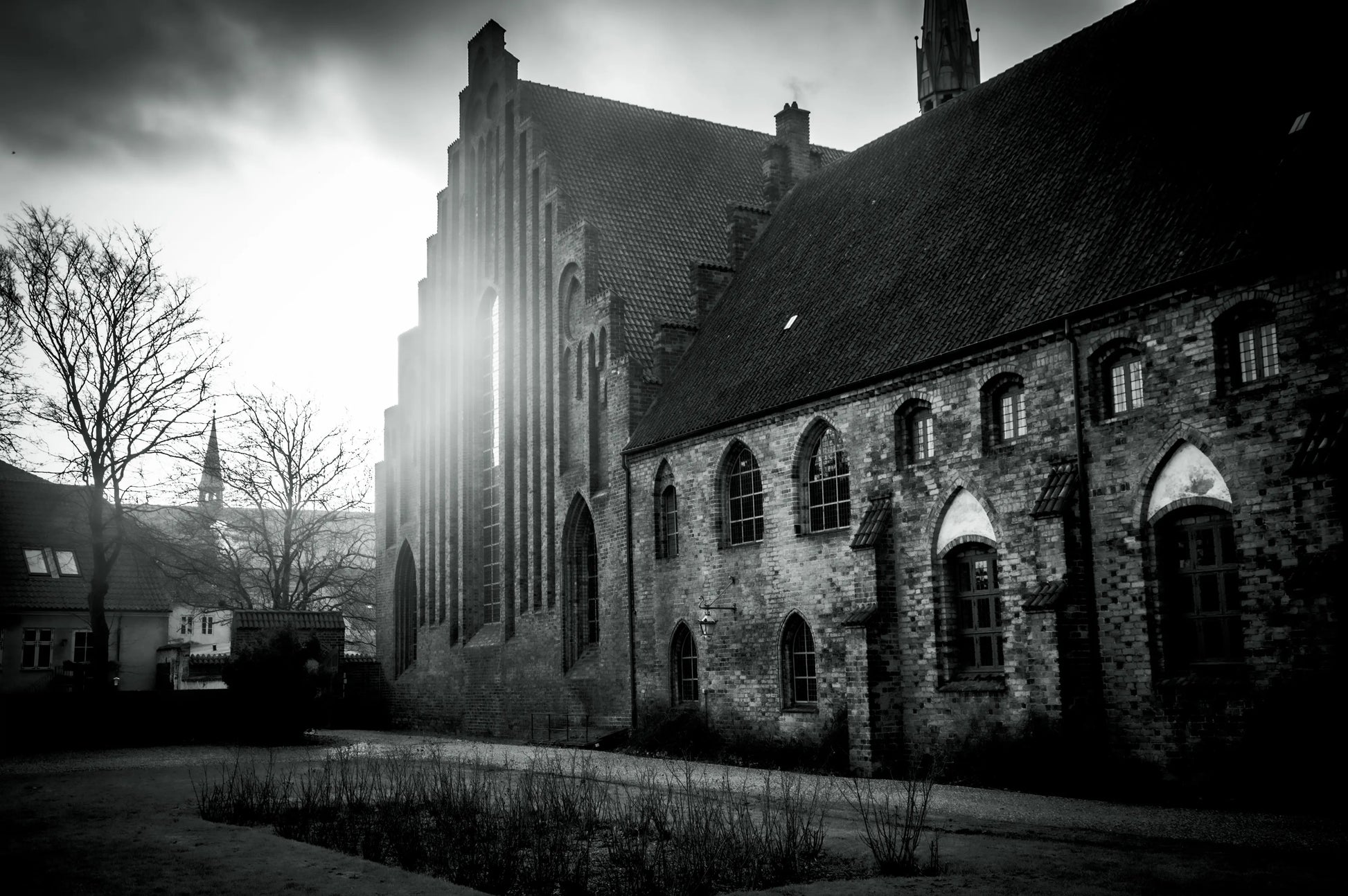 Fotoplakat i sort/hvid af kloster i Helsingør