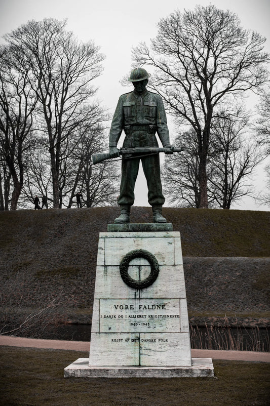 Fotoplakat af mindestatue